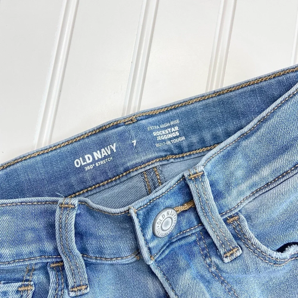 •Old Navy• girls fray hem Bermuda length denim shorts